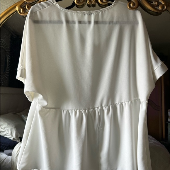 White v neck xl - Picture 3 of 5
